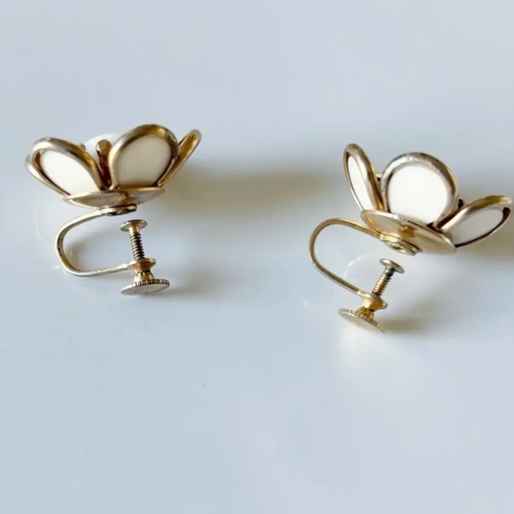 Vintage 1940s Milk Glass Floral Screw-Back Earrings Gold Tone